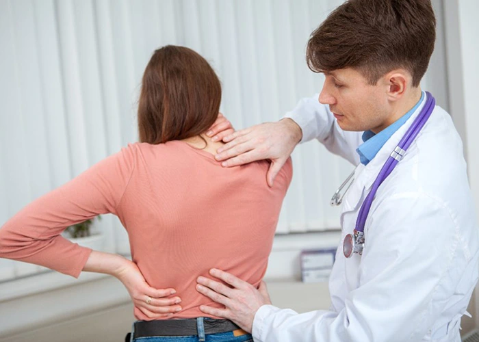 اهمیت تشخیص زودهنگام و پیگیری منظم در اصلاح انحنای ستون فقرات